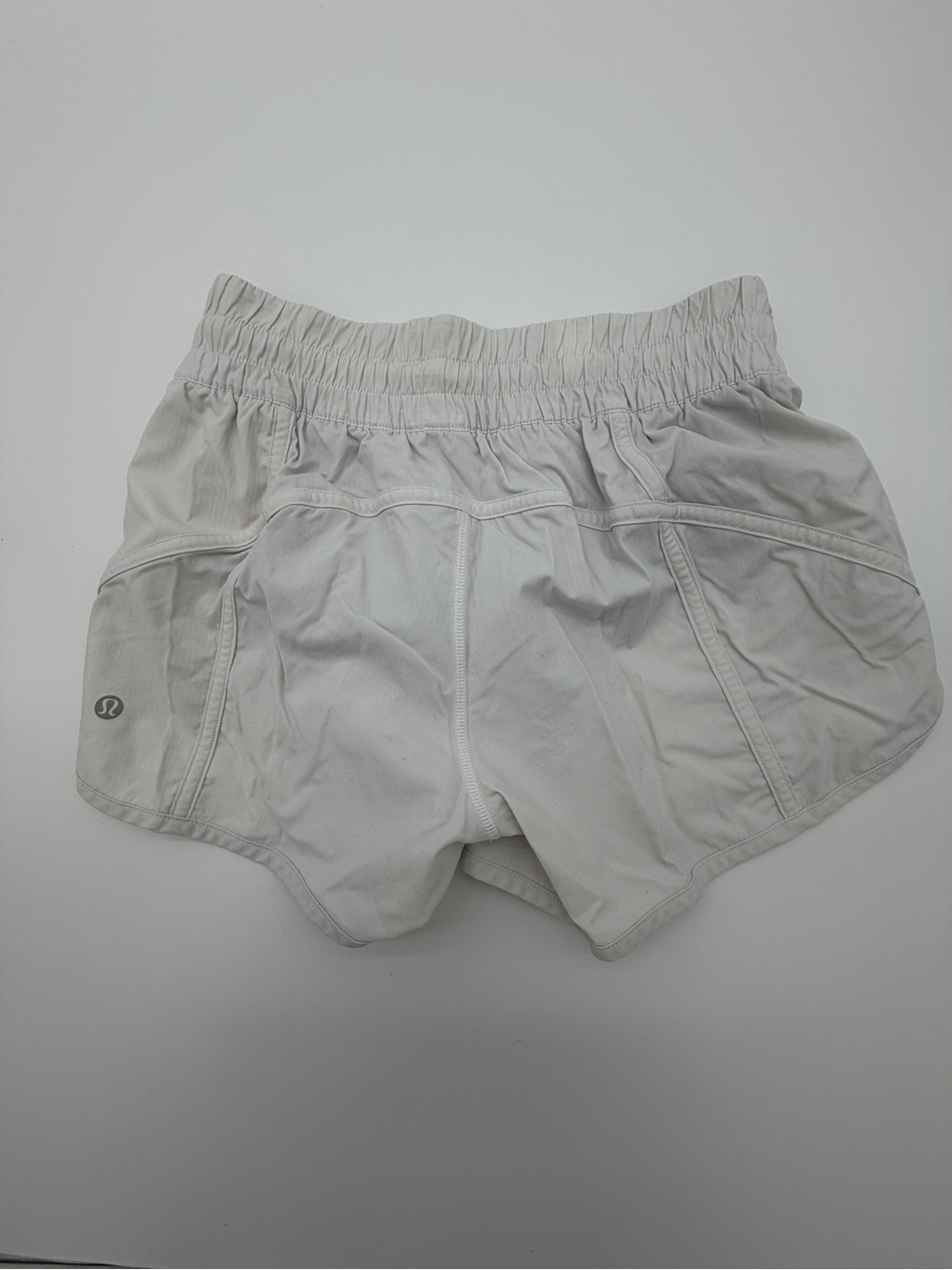 White Lululemon Low Rise Fit Tracker Short 4” Inseam Size 6 Swift Ultra - Picture 5 of 8